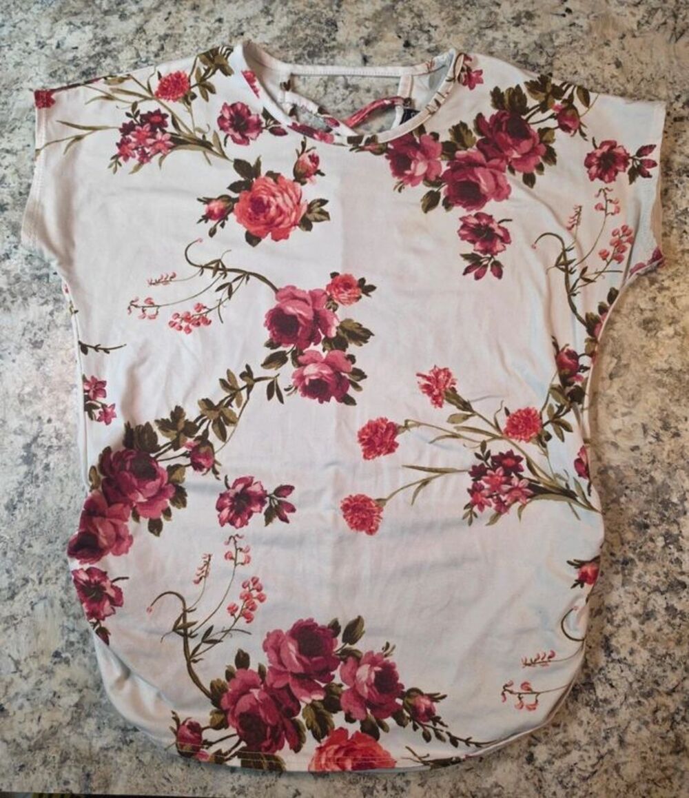 Maternity Floral Criss-Cross Back Short Sleeve Top - Medium
